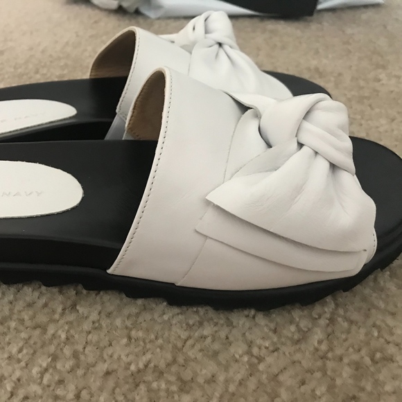 White Slides with a Knot - Picture 3 of 3